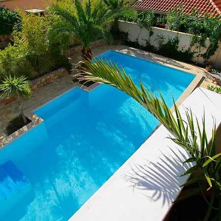 Murter-Center, Studio For 2 With Sauna &Jacuzzi Апартаменты