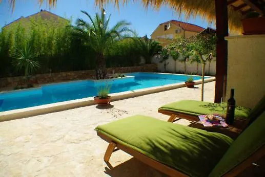 Murter-center, For 2 With Sauna &jacuzzi Id 678 Daire Murter