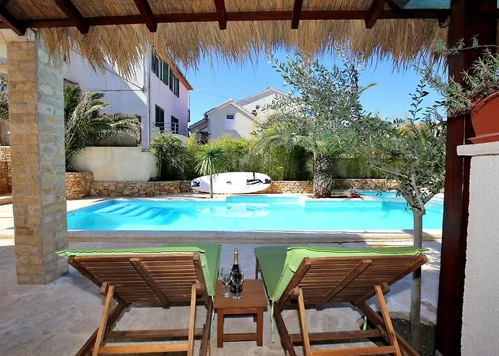 Murter-Center, Studio For 2 With Sauna &Jacuzzi Apartamento