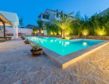 Murter-center, For 2 With Sauna &jacuzzi Id 678 شقة مورتير