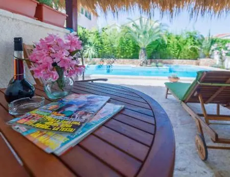 公寓 Murter-Center, Studio For 2 With Sauna &Jacuzzi